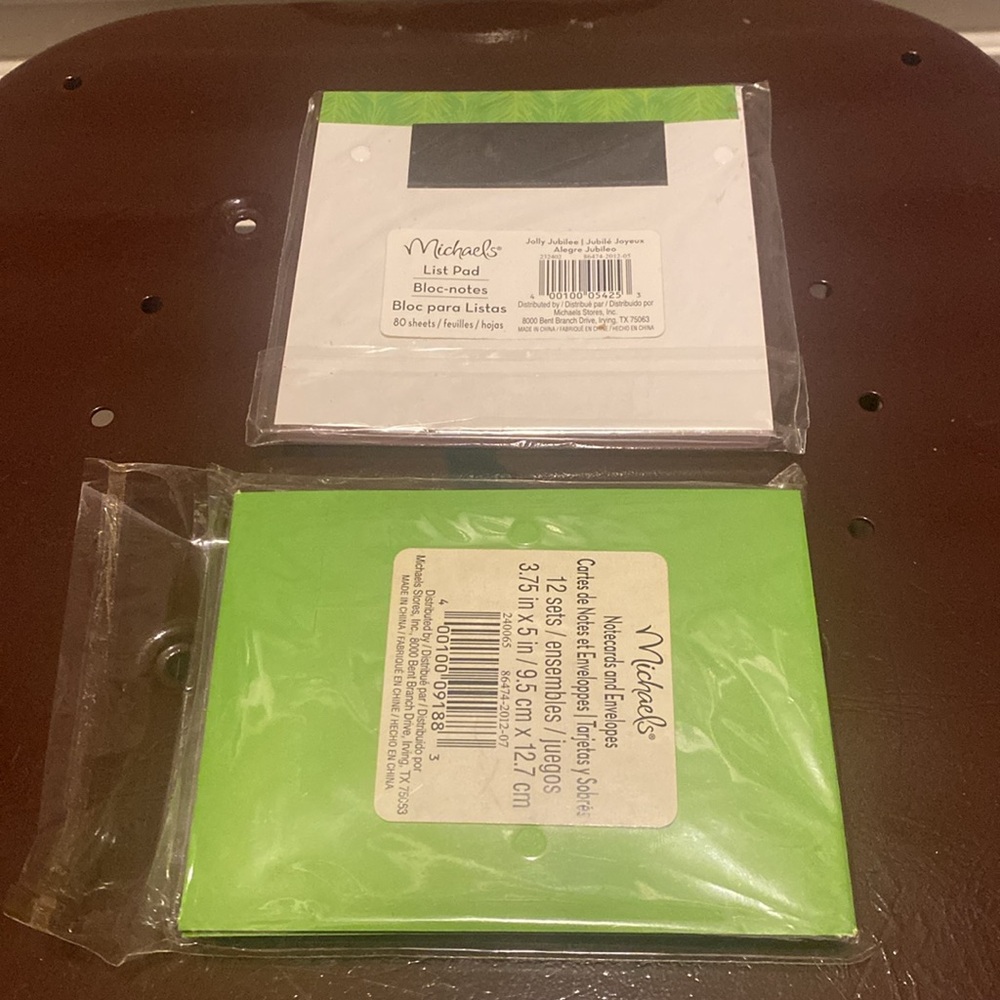 Stationery set. Unopened 80 sheet list pad, Notecards (10), Envelopes (11) - Picture 2 of 7